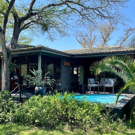 Imani Bush House & Silver Sky Chalet ฮลูฮลูเว ภายนอก รูปภาพ
